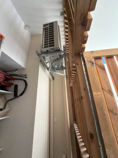 Déplacement d’un groupe extérieur de climatisation dans une résidence neuve à Marseille, Marseille, SIDPROGAZ