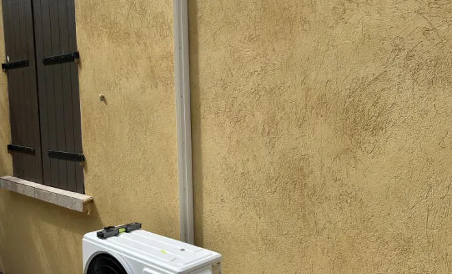 Installation d’un climatiseur mono-split Bosch dans une chambre à Six-Fours-les-Plages, Marseille, SIDPROGAZ