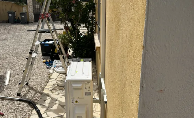 Installation d’un climatiseur mono-split Bosch dans une chambre à Six-Fours-les-Plages, Marseille, SIDPROGAZ