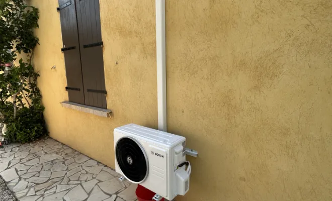 Installation d’un climatiseur mono-split Bosch dans une chambre à Six-Fours-les-Plages, Marseille, SIDPROGAZ
