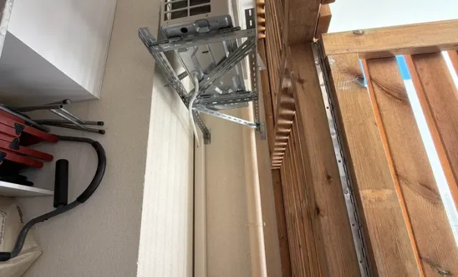 Déplacement d’un groupe extérieur de climatisation dans une résidence neuve à Marseille, Marseille, SIDPROGAZ